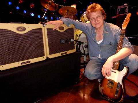 David Knopfler auf der Bühne in Madrid (Spanien) mit seinen Peavey Classic 30 Tweed und seiner Signature Gitarre von Fame Dirk Ballarin Music